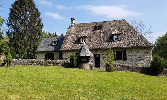 Latronche Villa | Family-Friendly Gîte de France in Latronche with Spa
