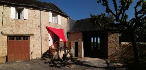 Saint-Robert Apartment | Family Retreat at Gîte de France Le Colibri for 6 Guests