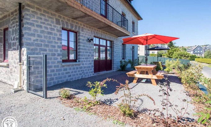 Besse-en-Chandesse House | Experience Gîte de Granit ROSE: Pet-Friendly Retreat