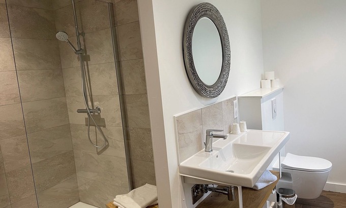 Mazerny Villa | Family-Friendly Gîte de Gaupuy with Kitchen & Pet Amenities