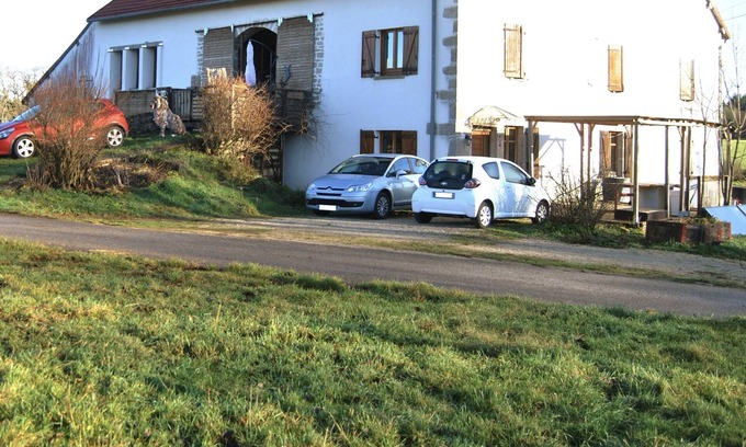 Bouclans Apartment | Inviting Gîte de l'Echappée Bêêêle: Family & Pet-Friendly Stay