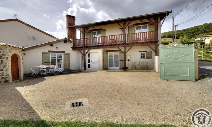 Quincie-en-Beaujolais House | Gîte de L'aubépin - Family-Friendly Retreat in Beaujolais