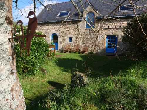 Brech House | Experience Gîte de l'Hirondelle bleue: Family-Friendly Retreat