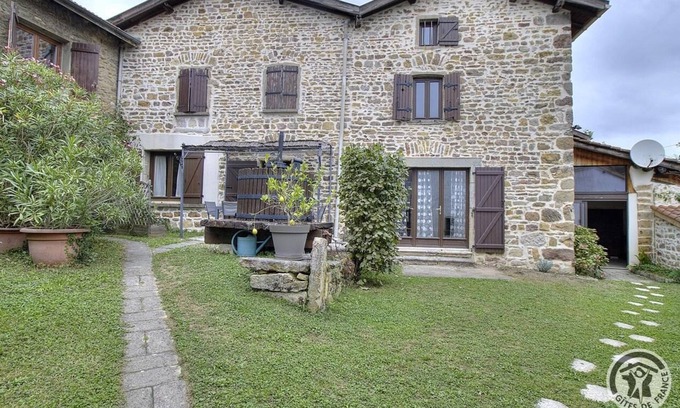Dommartin House | Gîte de la Bergeonnière: Guest Rated 10/10 with Spa & Breakfast