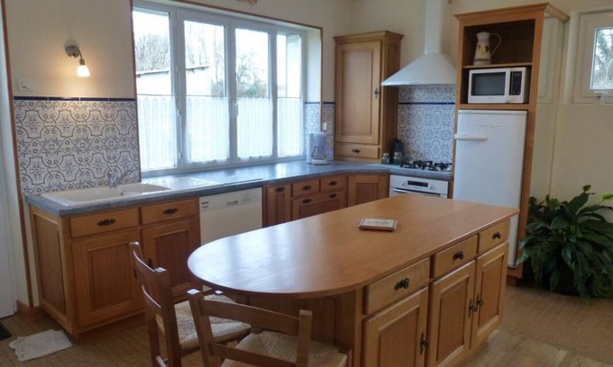 Bethines House | Charming Gîte de la Boissière: Pet-Friendly Retreat Awaits