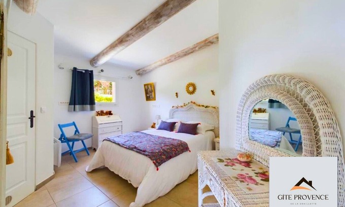 Paluds de Noves Bed & Breakfast | Charming Gîte de la Draillette with Pool & Family Amenities
