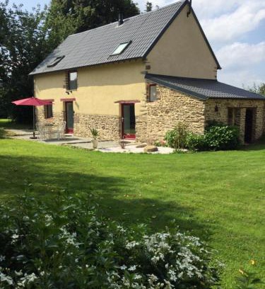 Epiniac House | Kid-Friendly Retreat at Gîte de la Fresnais - Rated 9.6/10