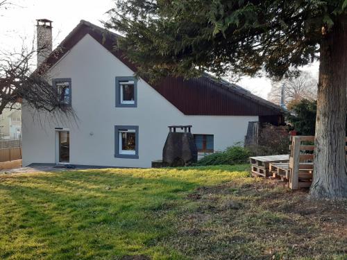 Grosne House | Pet-Friendly Gîte de la Grande Rainette with a 9.2 Rating