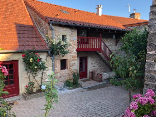 Aze House | Gîte de la Moinette: Pet-Friendly Retreat with Great Reviews