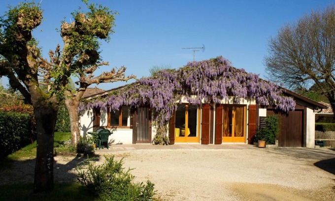 Castets House | Family-Friendly Gîte de la Mousque in Castets