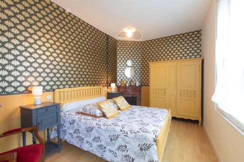Lezardrieux House | Seaside Retreat: Gîte de la Plage with Ocean View