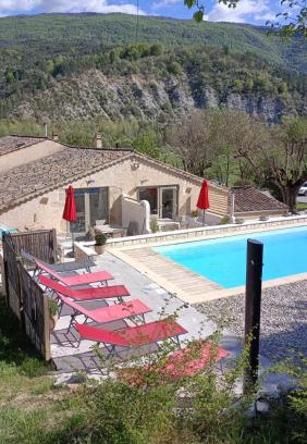 Barret-sur-Meouge Apartment | Gîte de la Source