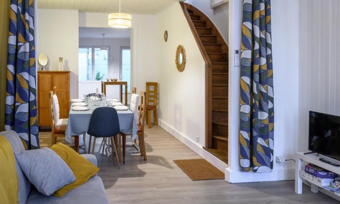 Saint-Aignan House | Gîte de Lisle: Pet and Child-Friendly Retreat with High Ratings