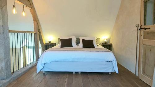 Berd'huis House | Gîte de Livraise: Pet-Friendly Retreat with Ocean Views