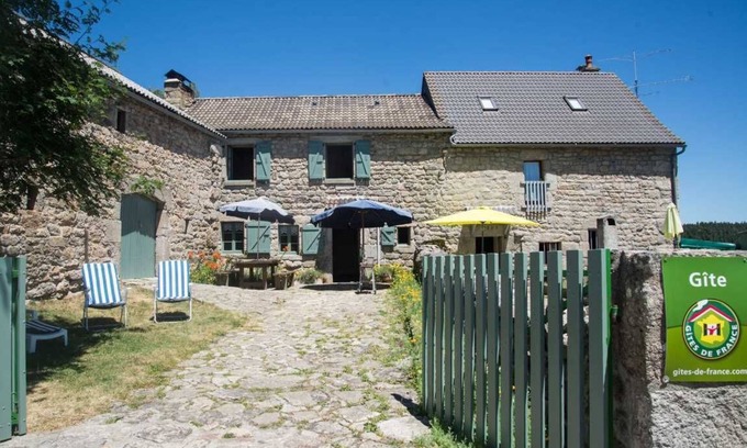 Peyre-en-Aubrac House | Pet-Friendly Gîte de Marie: 10/10 Guest Rated Escape