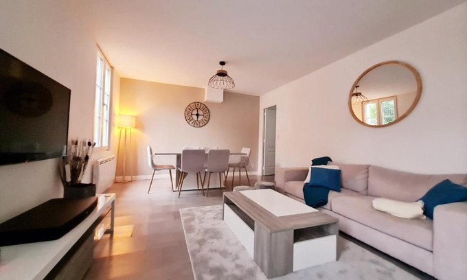Pierrefonds House | Family-Friendly Retreat at Gîte de Palesne - Pierrefonds