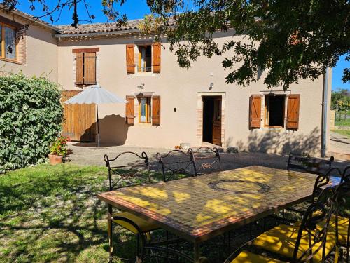 Labastide-de-Levis House | Cozy Gîte de Tarou: Family-Friendly Stay with Kitchen Access