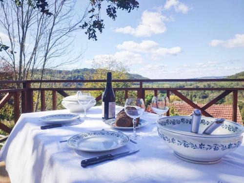Le Lardin-Saint-Lazare Villa | Gîte des 4 saisons