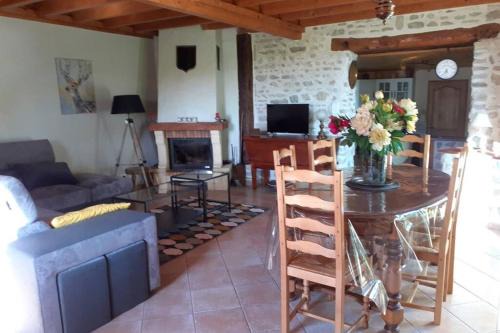 Saint-Clement-de-Regnat House | Family-Friendly Gîte des Billaudes with 8.8 Guest Rating