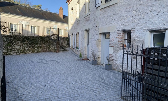 Cour-Cheverny Apartment | Gîte des Demois'ailes: Unique Stay Near Loire Castles