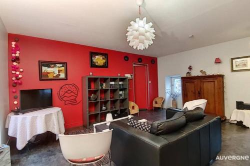Besse-en-Chandesse Apartment | Picturesque Gite in Besse Et Saint Anastaise with Views