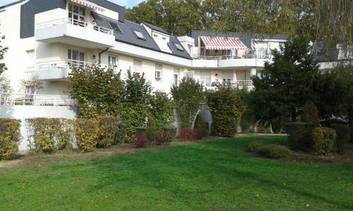 Illkirch-Graffenstaden Apartment | Guest Rated Gîte Des Vergers: Family-Friendly with Breakfast