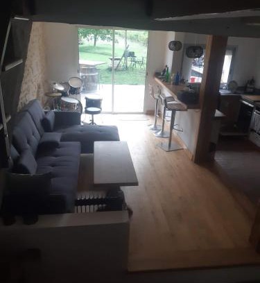 Saint-Sulpice-de-Faleyrens Apartment | Pet-Friendly Gîte des Vignes de Saint Emilion - 4 Stars