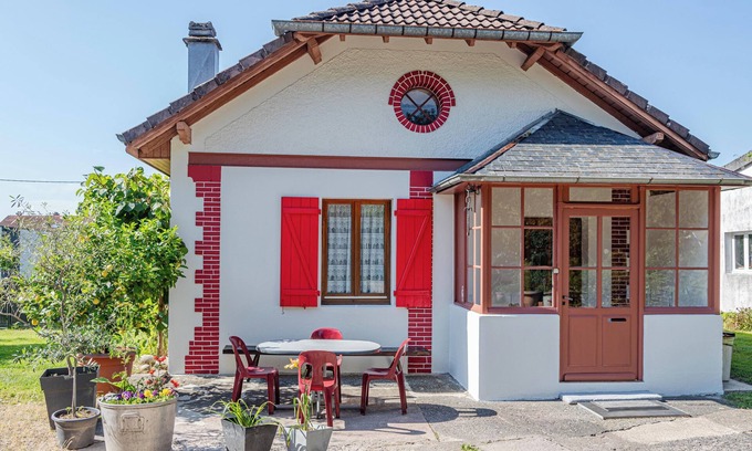 Anould House | Highly Rated Gîte Domaine des Iris with Full Kitchen Access