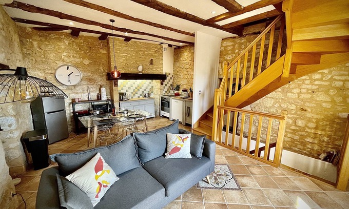 Cenac-et-Saint-Julien House | Gîte Dordogne: Guest Rated 10/10 with Pool & Spa Amenities