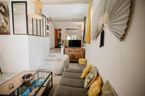 Pluvigner House | Pet-Friendly Gîte du Bief with Oceanfront Pool Access
