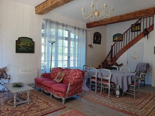 Lectoure House | Pet-Friendly Retreat at Gîte du Château de Tulle