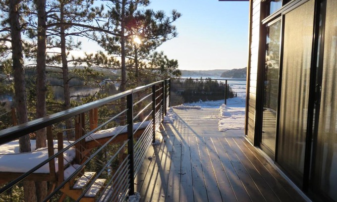 Chicoutimi Bed & Breakfast | Gîte du Haut des Arbres: Oceanfront Stay with Pool Access