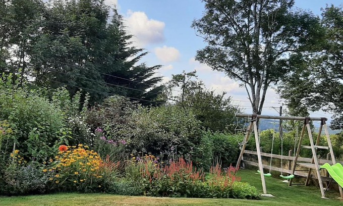 Lachaux House | Pet-Friendly Gîte du Jardin FleurAmour - Rated 10/10!