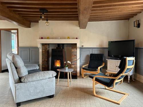 Saint-Germain-des-Champs House | Oceanfront Retreat at Gîte du Manoir with Breakfast