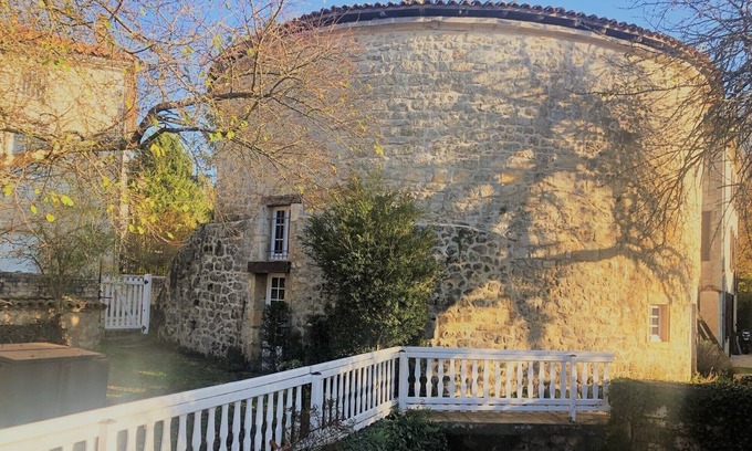 Pranzac Apartment | Gîte du Moulin: Guest Rated 10/10 with Family-Friendly Amenities