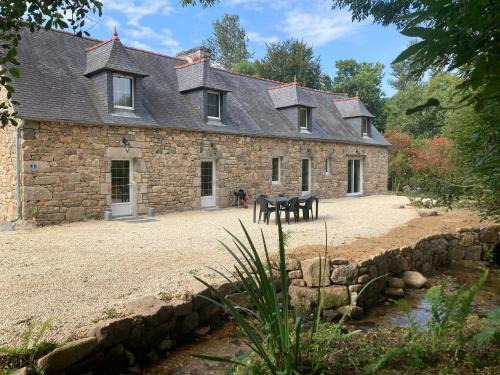 Plounevez-Moedec House | Highly Rated Gîte du Moulin Vert: Child-Friendly Retreat