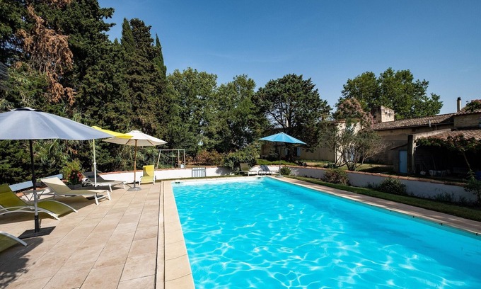 Arles House | Relax at gîte du Pigeonnier with Pool & Ocean Views