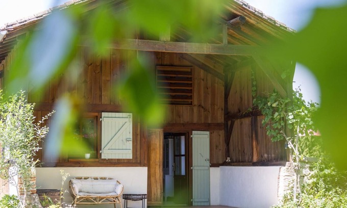 Belis House | Guest Rated 10/10: Gîte du Platane - Pet-Friendly Retreat