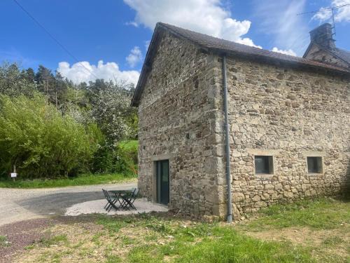 Cisternes-la-Foret House | Top-Rated Gîte du Redondet: Pet-Friendly Retreat with Breakfast