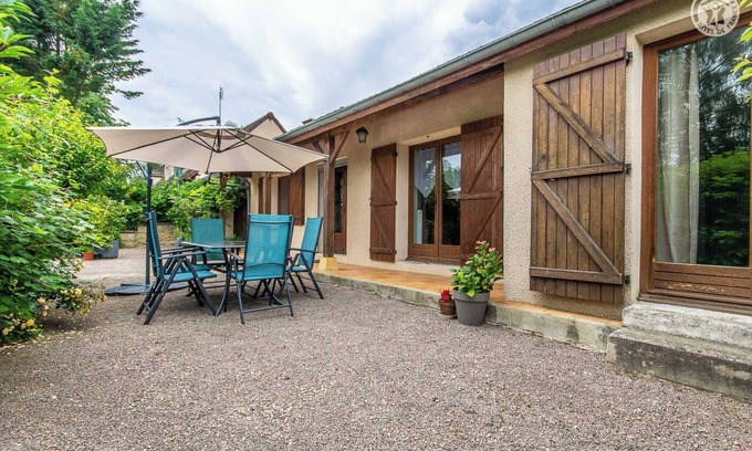 Saint-Vincent-Bragny House | Cozy Gîte du Vieux Marronnier with Family-Friendly Amenities