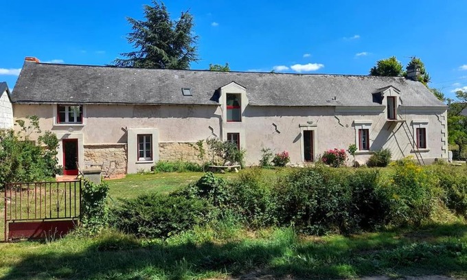 Blaison-Saint-Sulpice House | Relax by the Loire: Family-Friendly Gîte with Pool