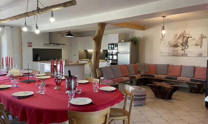 Blomard House | Gîte Blomard: Perfect Family Retreat with Pool & Pets Welcome