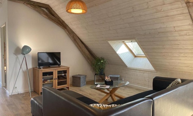 Saint-Leon House | Nature Retreat: Spacious Gîte with Terrace & Family-Friendly Amenities