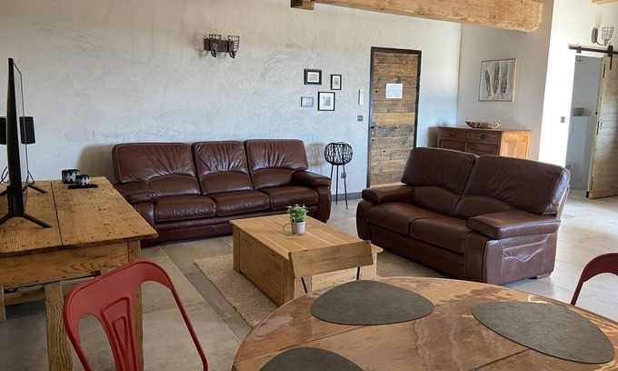 Vestric-et-Candiac Cottage | Exclusive Gîte with Countryside View and Oceanfront Amenities