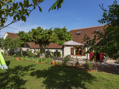 Cour-Cheverny House | Family-Friendly Gîte with Garden Near Loire Châteaux