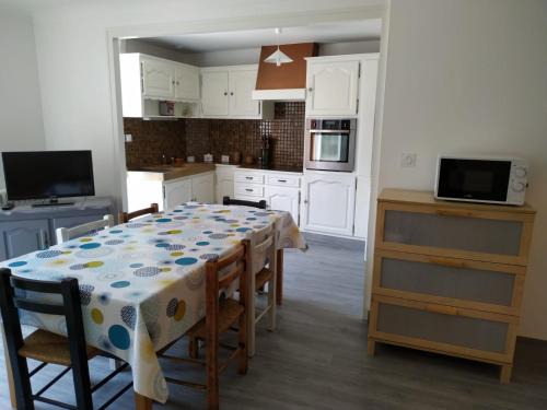 Savigny-Levescault House | Family-Friendly Gîte Near Futuroscope with Ocean Views