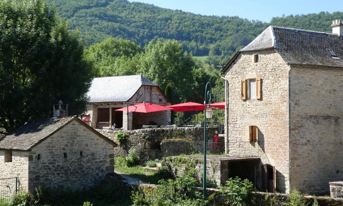 Auxillac Apartment | Experience Unique Stays at Gîte Insolite in Microbrasserie