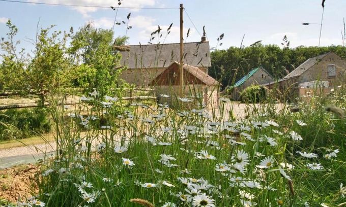 Bouere House | Family-Friendly Gîte with Oceanfront Views for 6 Guests