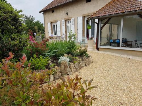 Cindre House | Experience Comfort at House Les guérichauds in Your Getaway