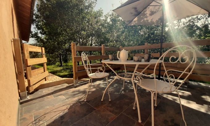 Cenac-et-Saint-Julien Apartment | Gîte Forêt: Poolside Retreat at Forest's Edge